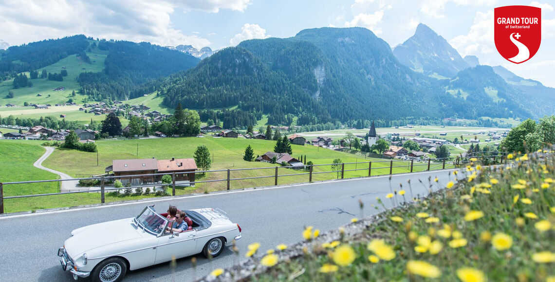 Zehn Chalet-Dörfer bilden zusammen die Destination Gstaad. Hier finden die Gäste eine unvergleichliche Vielfalt an Freizeitangeboten inmitten einer lieblichen und ursprünglichen Alpen-Landschaft.